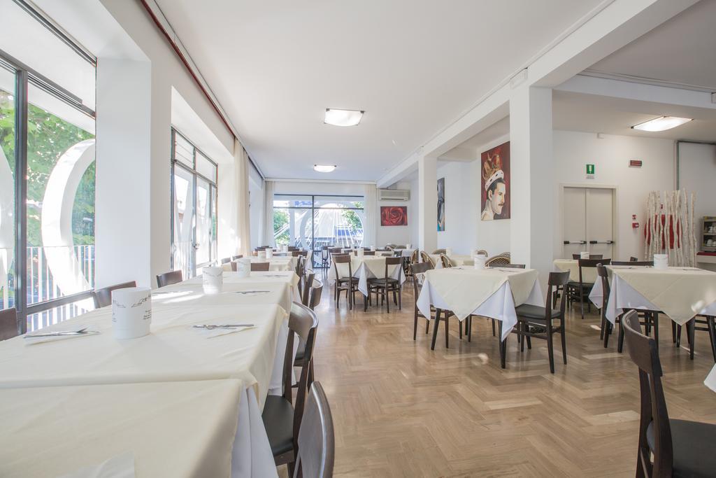 Hotel Hollywood Riccione Exterior photo