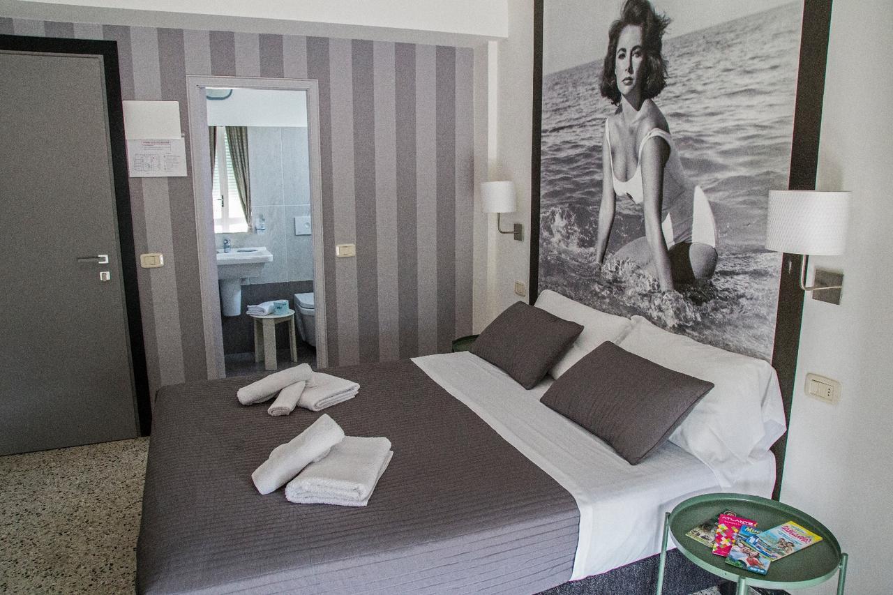 Hotel Hollywood Riccione Exterior photo
